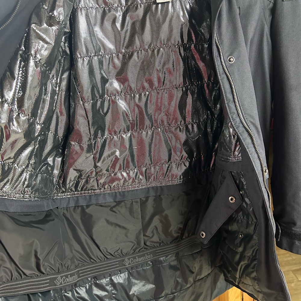 Columbia Women's Dark Gray Ski Jacket - Picture 4 of 4
